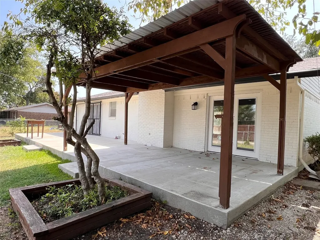1006 Mccallum Drive Garland TX 75042