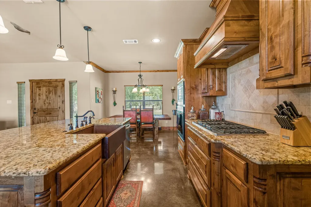 6231 Michael Road Sanger TX 76266