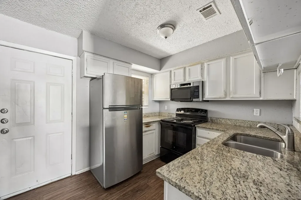 2244 Aspen Drive Dallas TX 75227