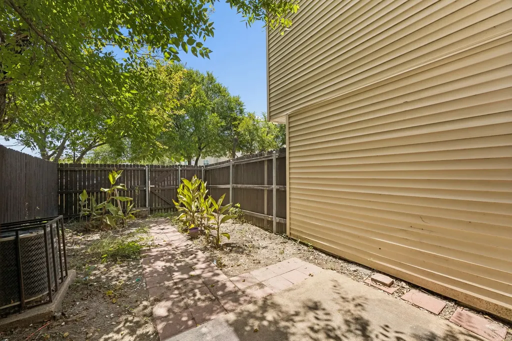 2244 Aspen Drive Dallas TX 75227
