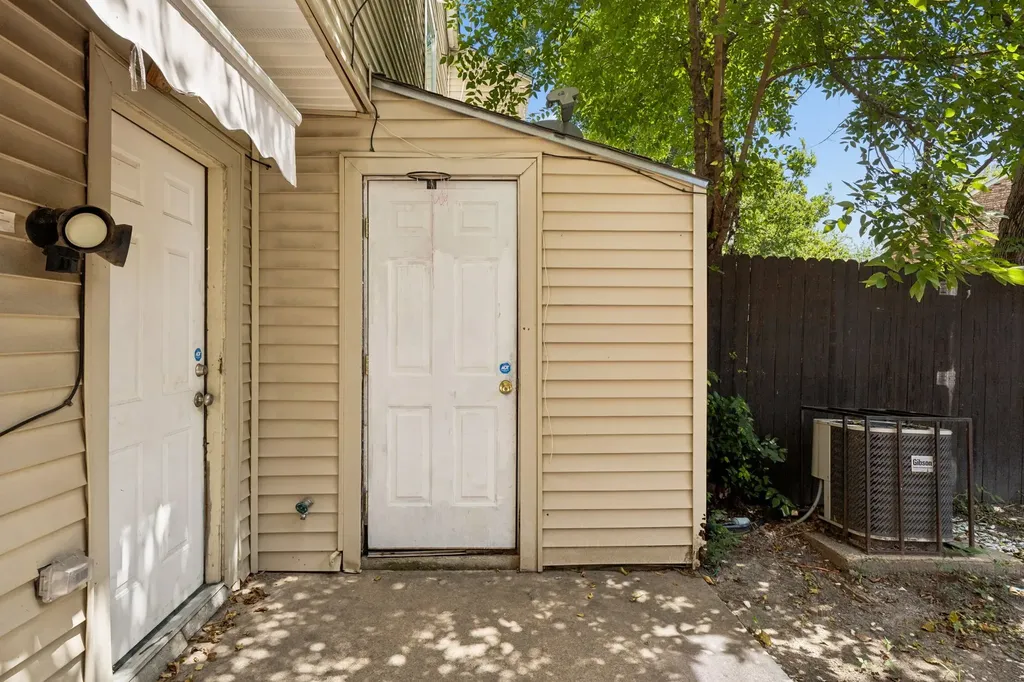 2244 Aspen Drive Dallas TX 75227