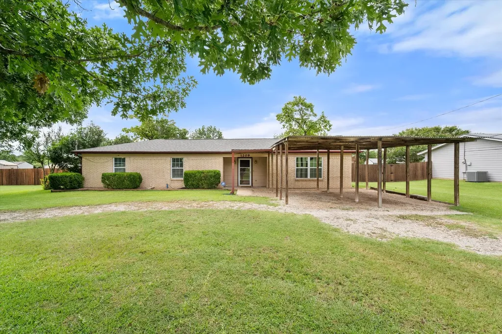 1209 Hidden Hills Drive Corsicana TX 75110