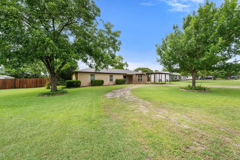 1209 Hidden Hills Drive Corsicana TX 75110