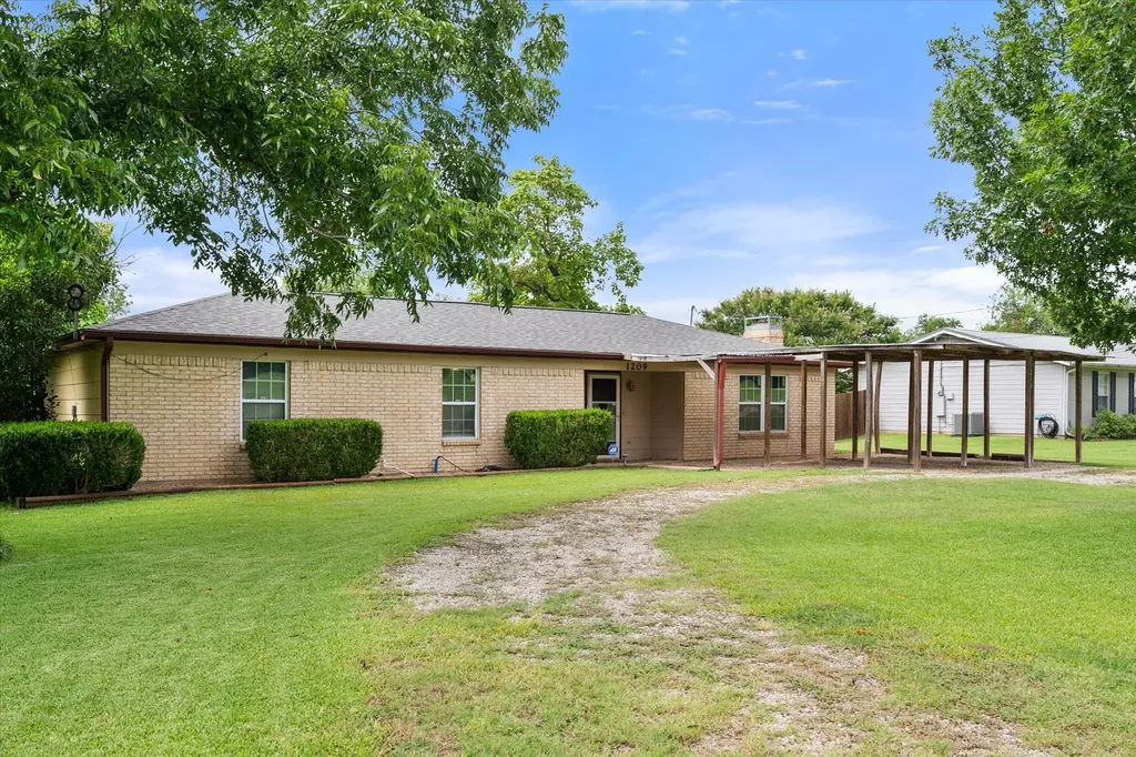 1209 Hidden Hills Drive Corsicana TX 75110