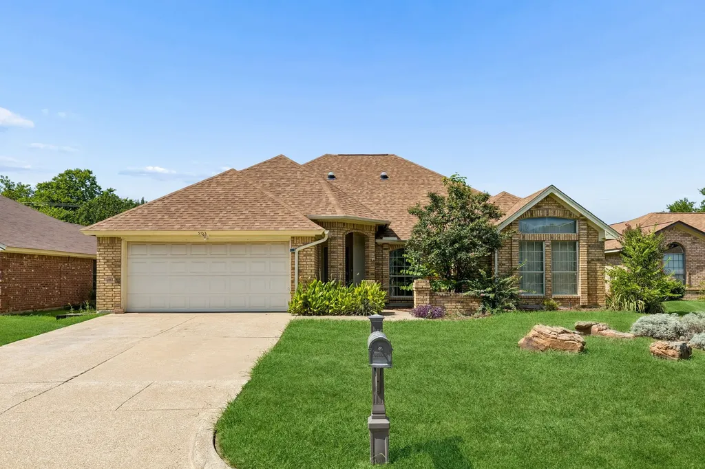 903 Wyndham Place Arlington TX 76017