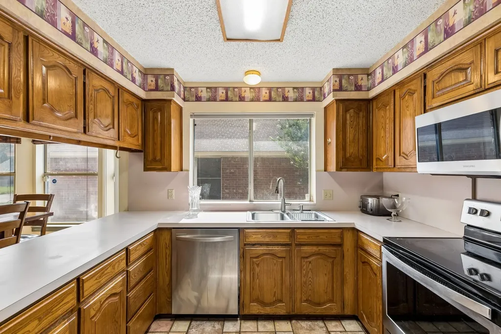 903 Wyndham Place Arlington TX 76017