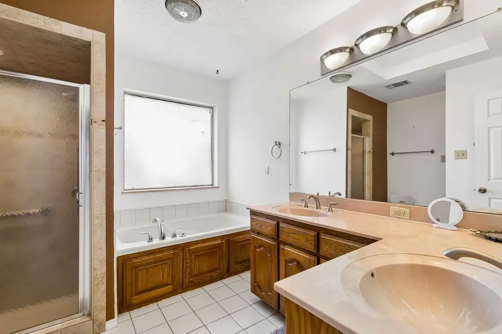 903 Wyndham Place Arlington TX 76017