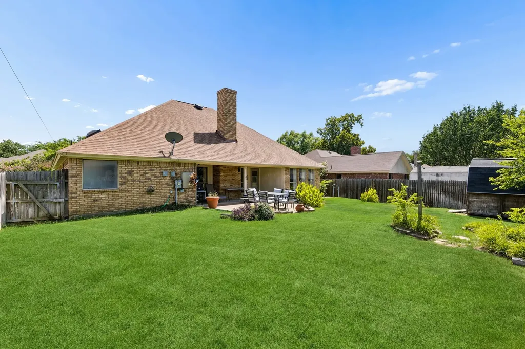 903 Wyndham Place Arlington TX 76017