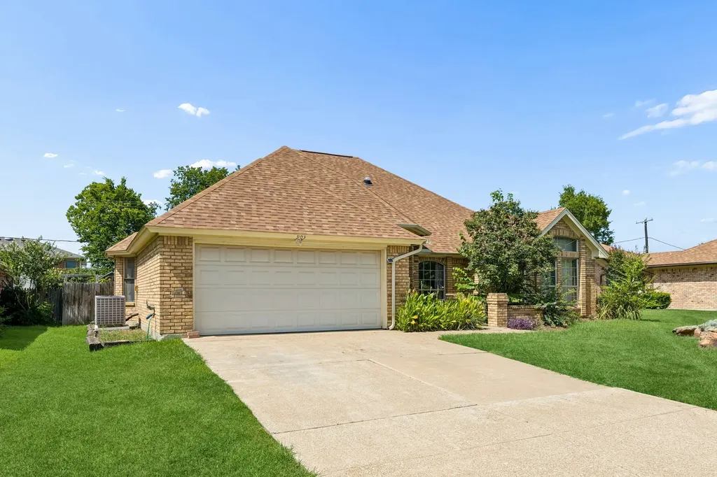 903 Wyndham Place Arlington TX 76017
