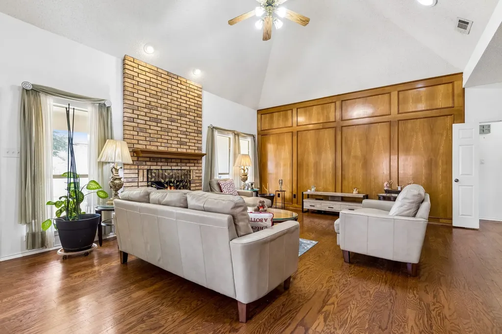 903 Wyndham Place Arlington TX 76017