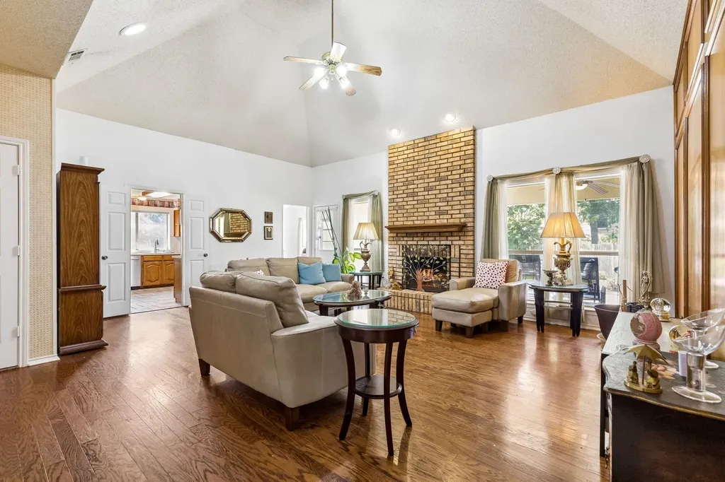 903 Wyndham Place Arlington TX 76017