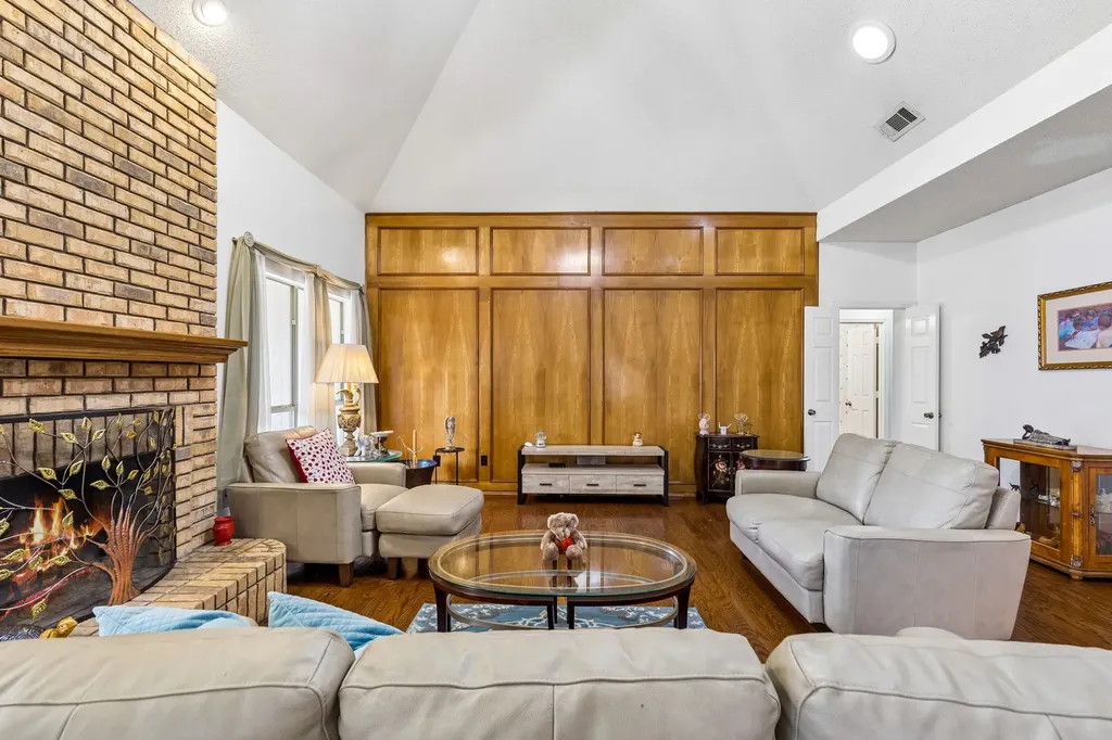 903 Wyndham Place Arlington TX 76017