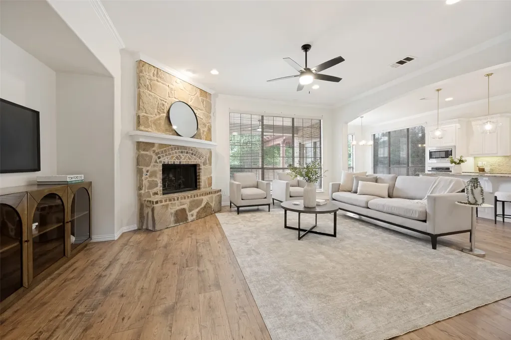 900 Fannin Drive Lantana TX 76226