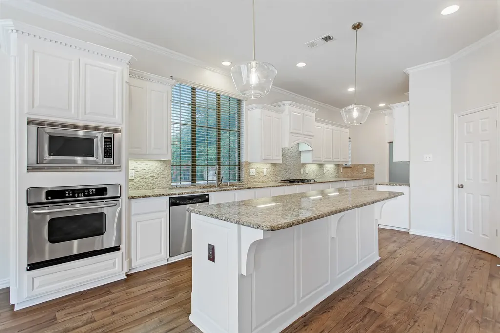 900 Fannin Drive Lantana TX 76226