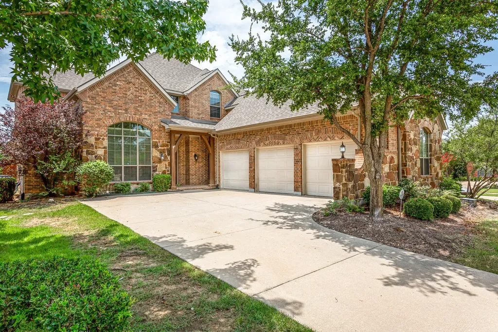 900 Fannin Drive Lantana TX 76226