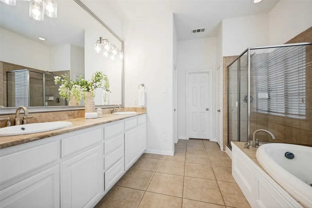 900 Fannin Drive Lantana TX 76226