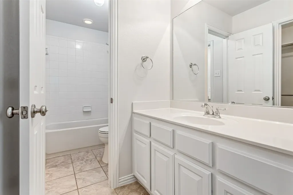 900 Fannin Drive Lantana TX 76226