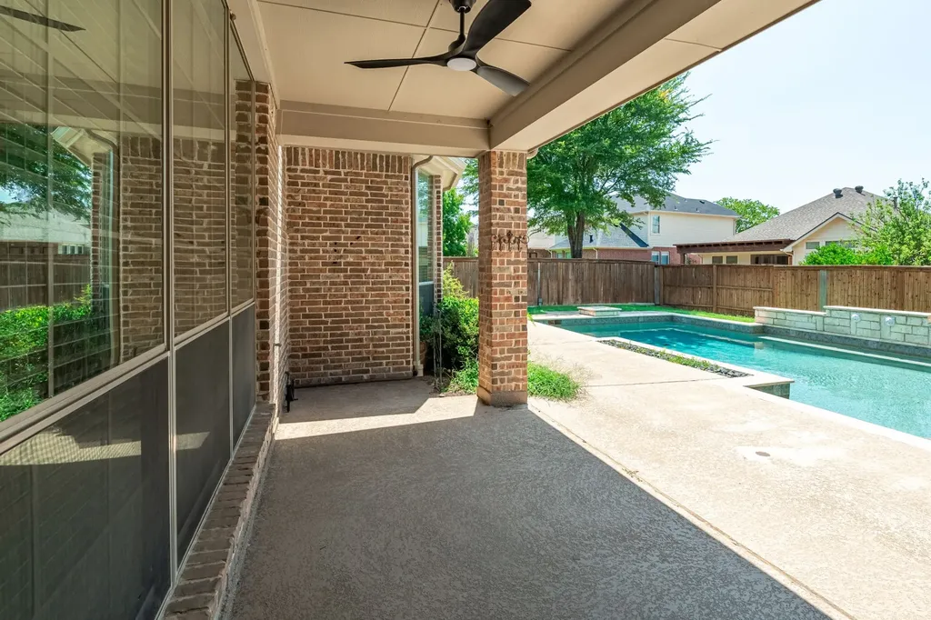 900 Fannin Drive Lantana TX 76226