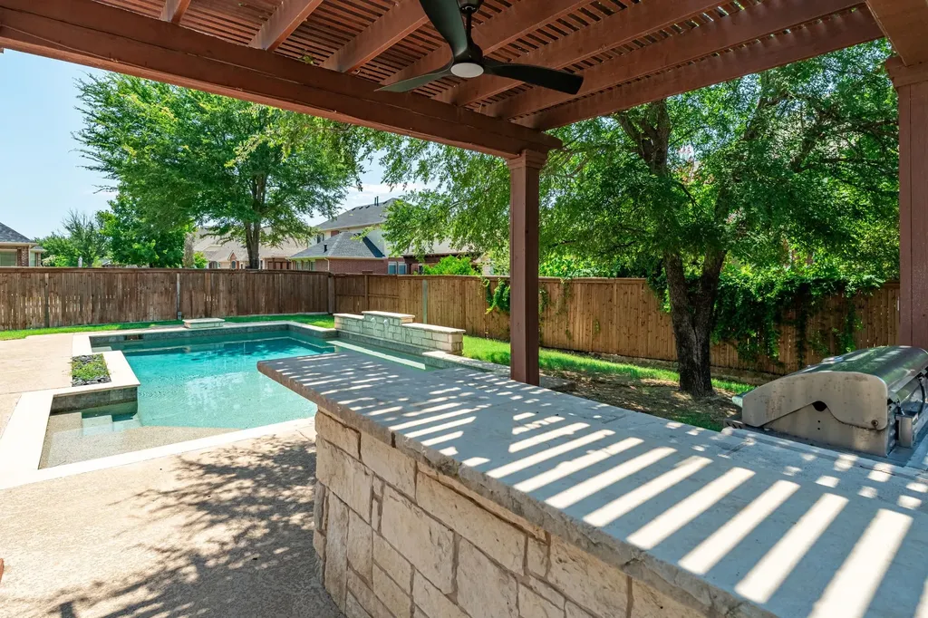 900 Fannin Drive Lantana TX 76226