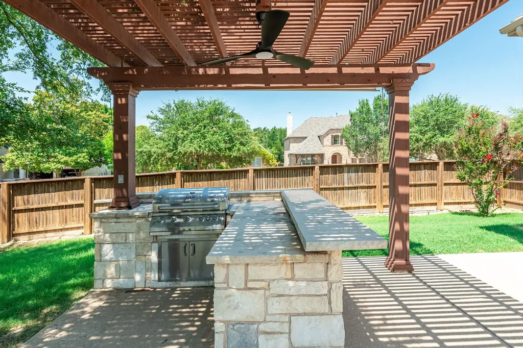 900 Fannin Drive Lantana TX 76226