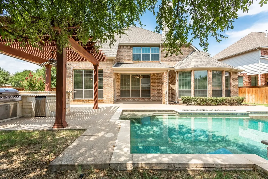 900 Fannin Drive Lantana TX 76226