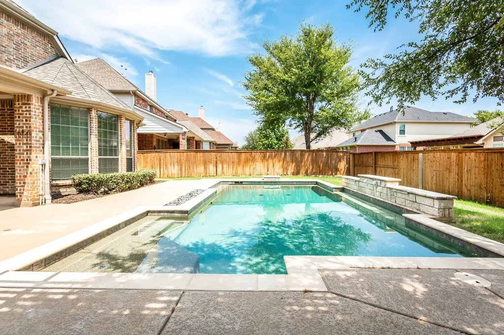 900 Fannin Drive Lantana TX 76226