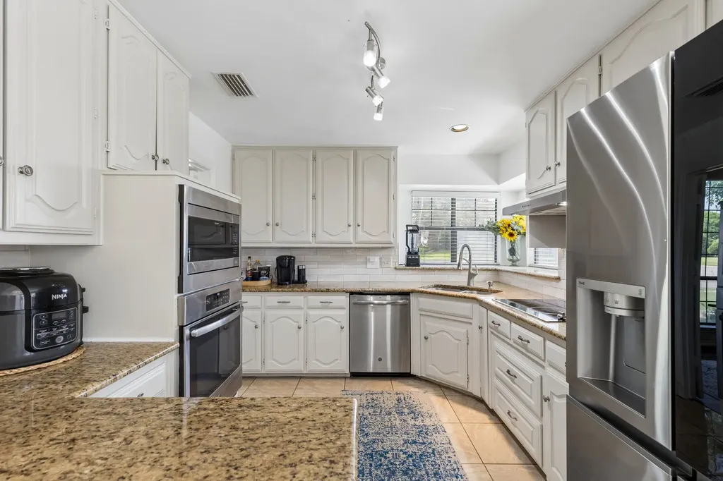 2133 Hunters Ridge Carrollton TX 75006