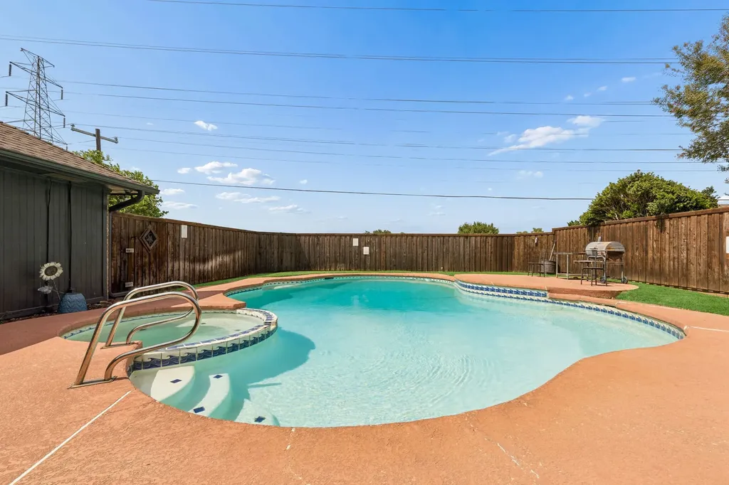 2133 Hunters Ridge Carrollton TX 75006