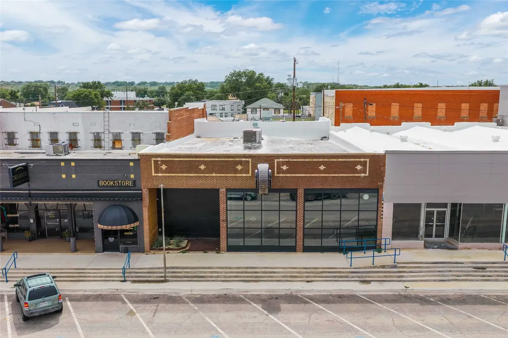 210 S Commercial Avenue Coleman TX 76834