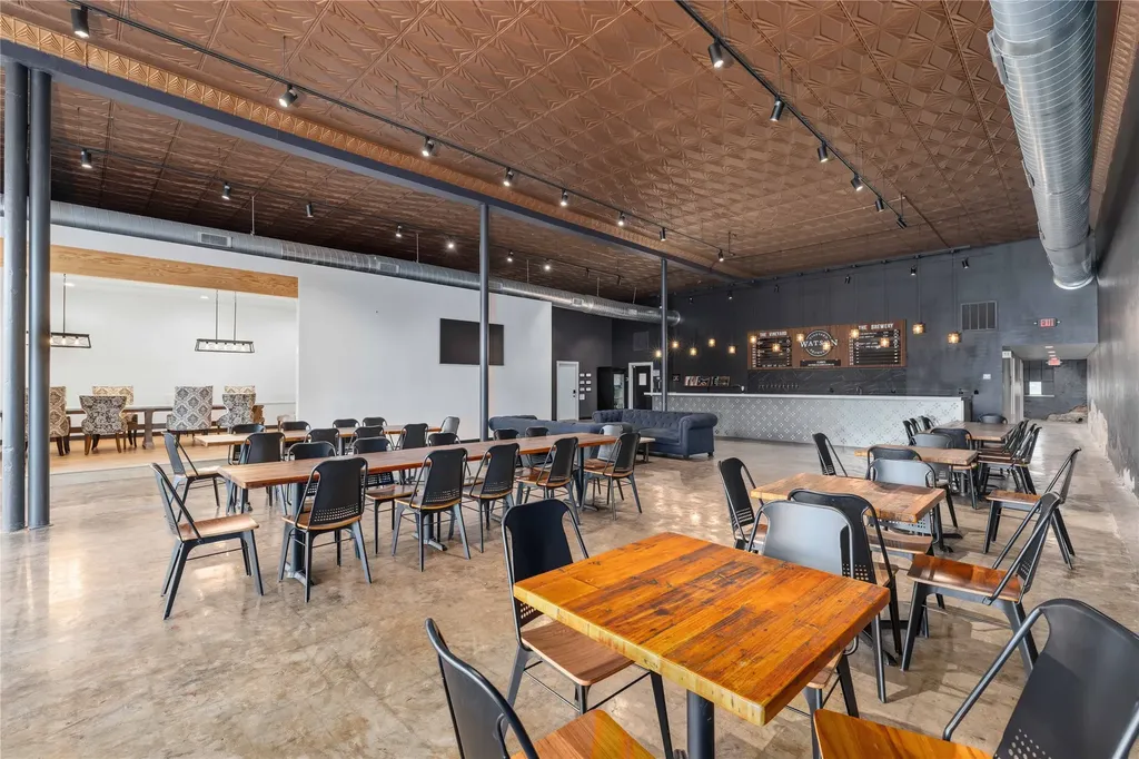 210 S Commercial Avenue Coleman TX 76834