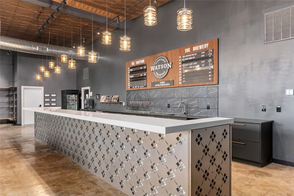 210 S Commercial Avenue Coleman TX 76834