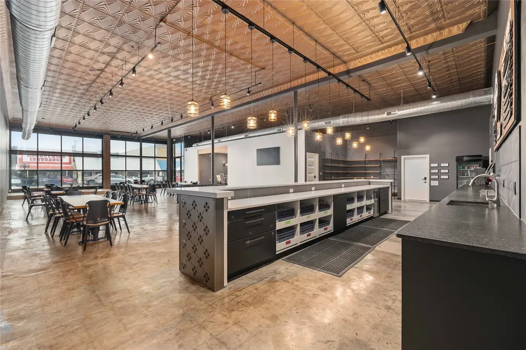 210 S Commercial Avenue Coleman TX 76834