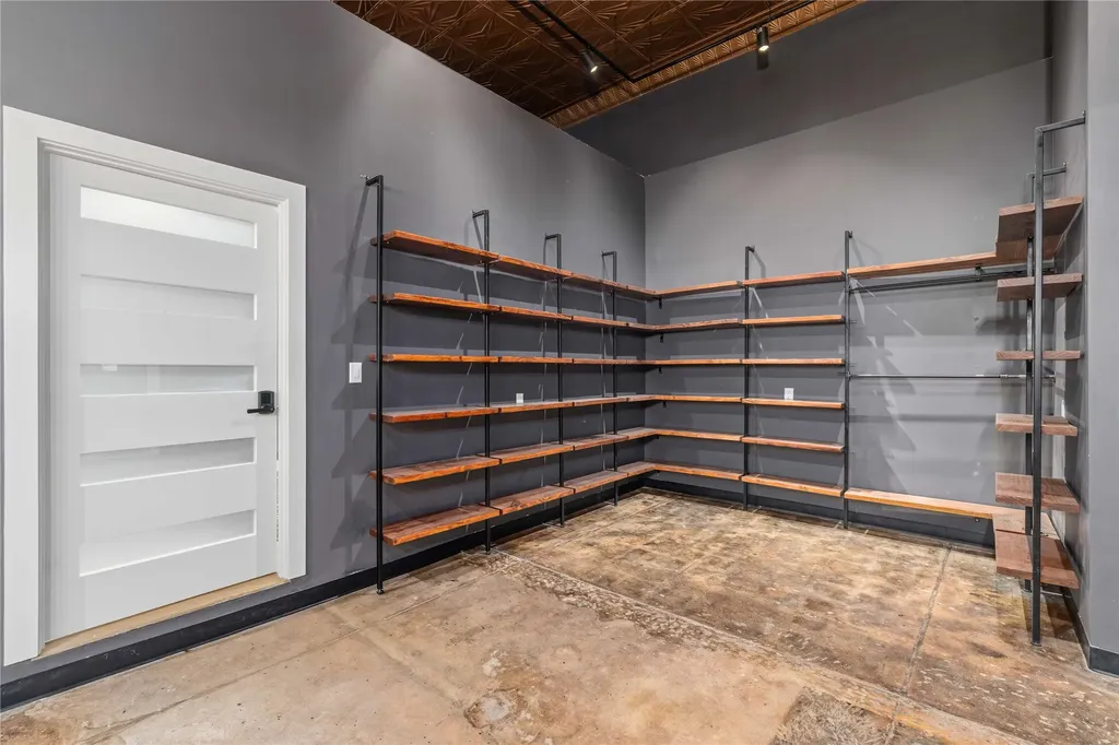 210 S Commercial Avenue Coleman TX 76834