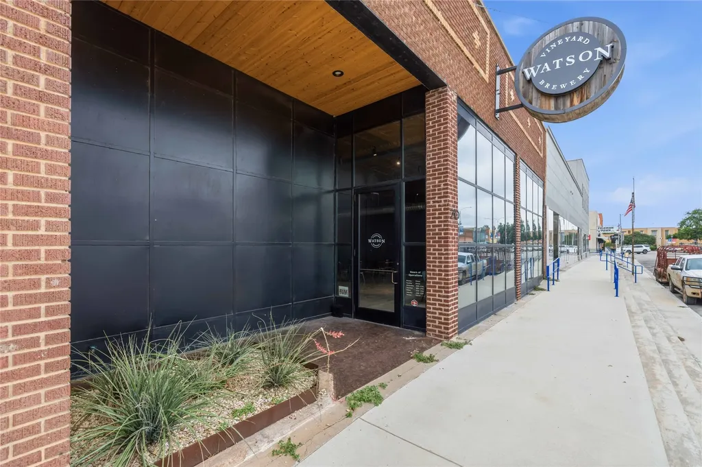 210 S Commercial Avenue Coleman TX 76834