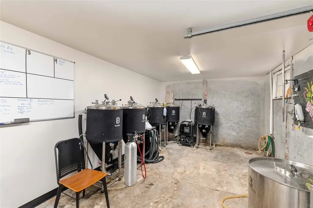 210 S Commercial Avenue Coleman TX 76834
