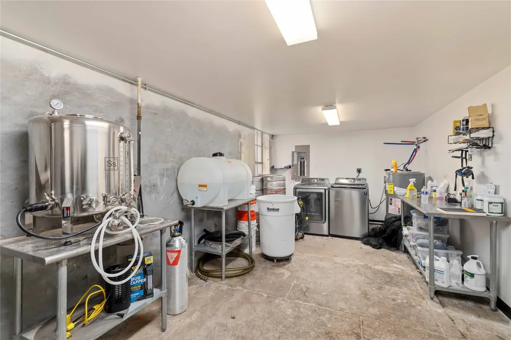 210 S Commercial Avenue Coleman TX 76834