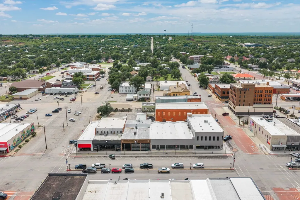 210 S Commercial Avenue Coleman TX 76834