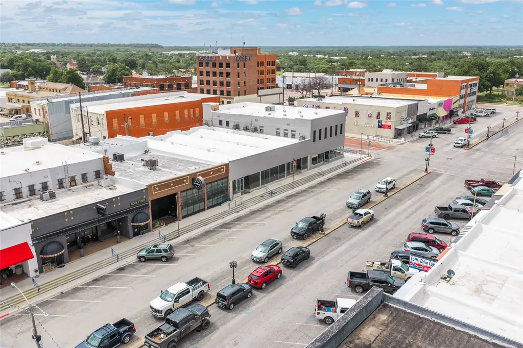 210 S Commercial Avenue Coleman TX 76834