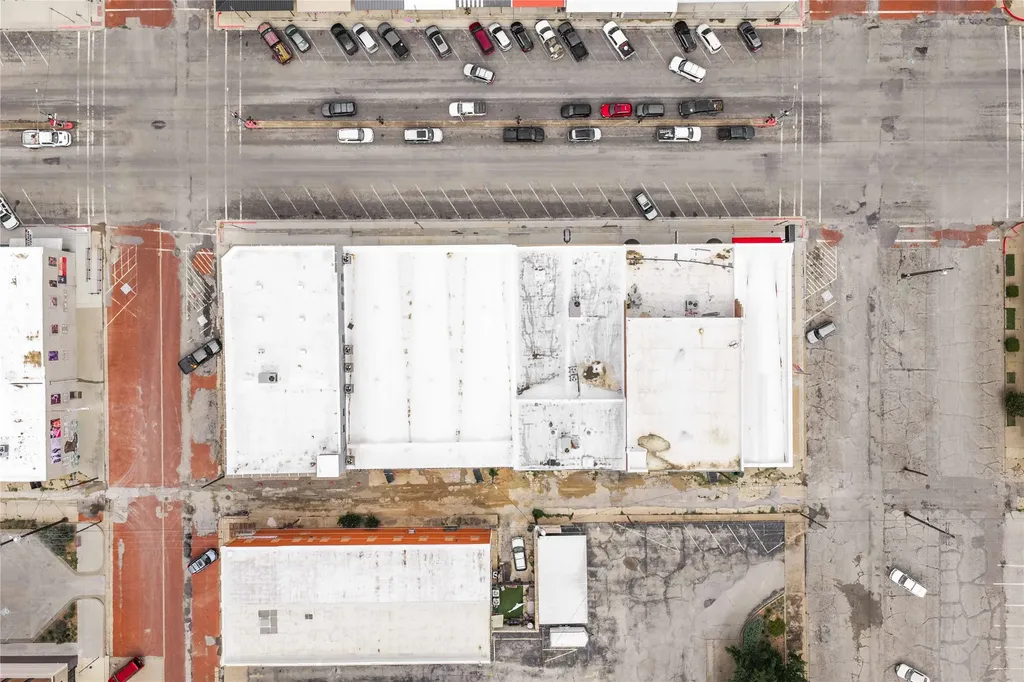 210 S Commercial Avenue Coleman TX 76834