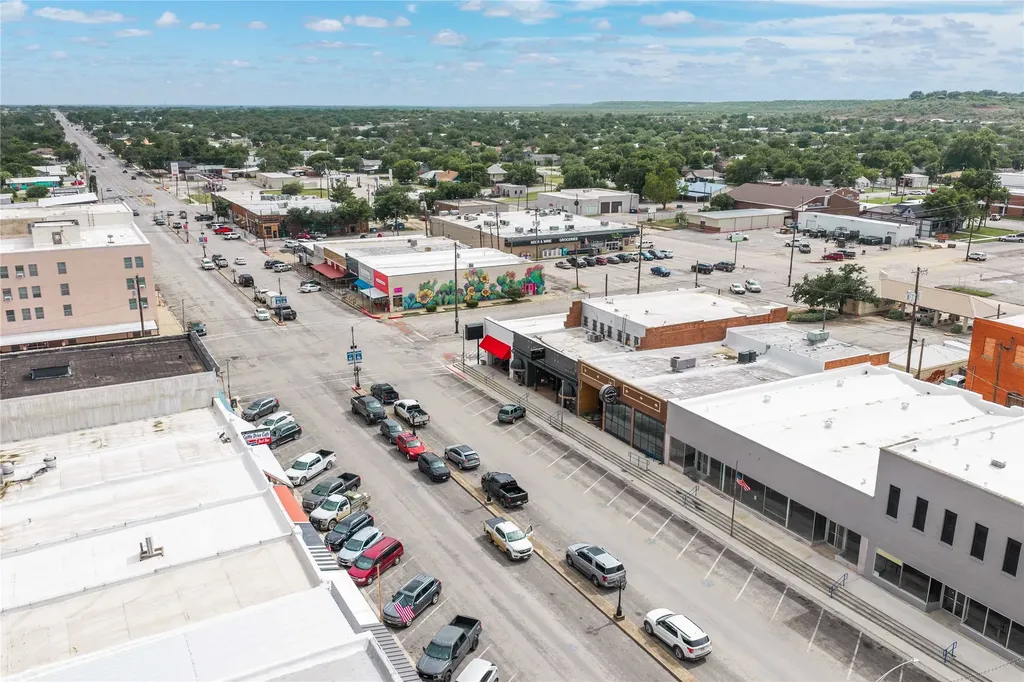210 S Commercial Avenue Coleman TX 76834