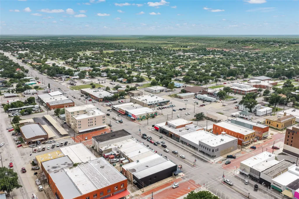 210 S Commercial Avenue Coleman TX 76834