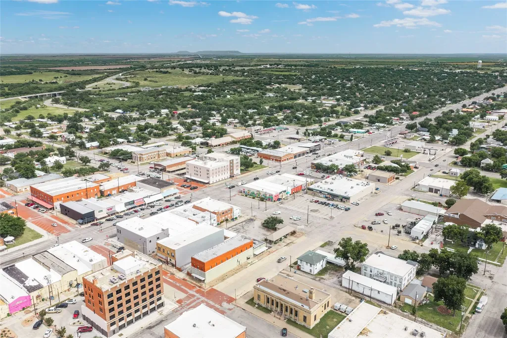 210 S Commercial Avenue Coleman TX 76834