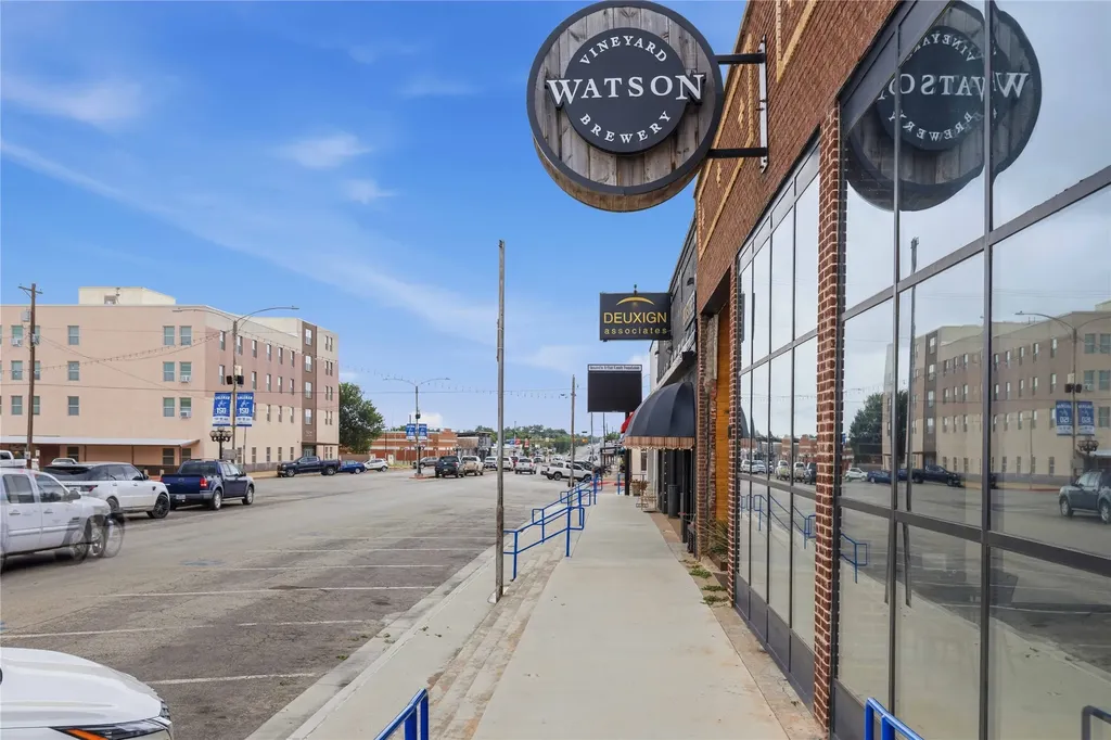210 S Commercial Avenue Coleman TX 76834