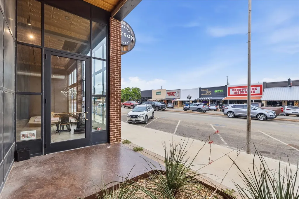 210 S Commercial Avenue Coleman TX 76834