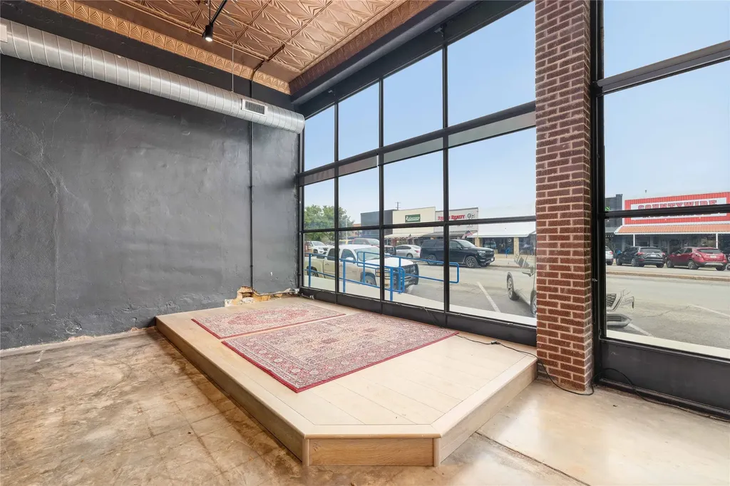 210 S Commercial Avenue Coleman TX 76834