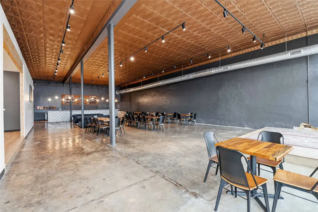 210 S Commercial Avenue Coleman TX 76834