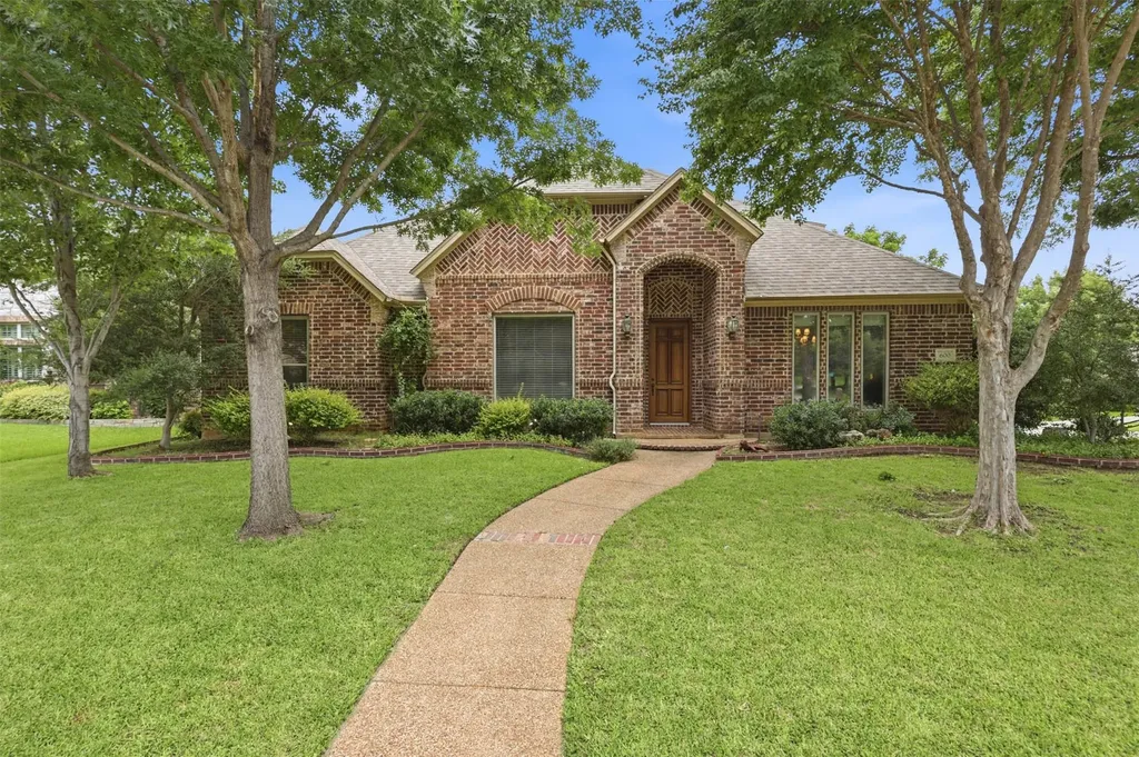 600 Hickory Court Hurst TX 76054