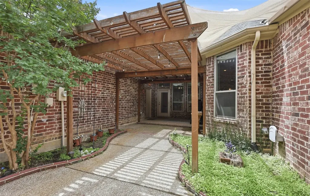 600 Hickory Court Hurst TX 76054