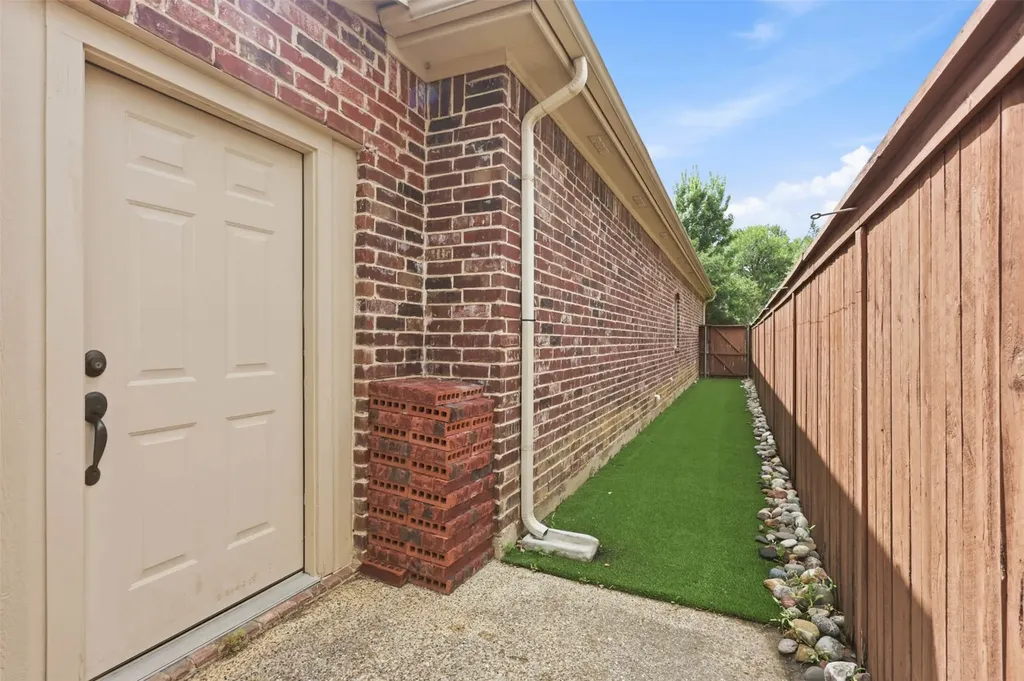 600 Hickory Court Hurst TX 76054