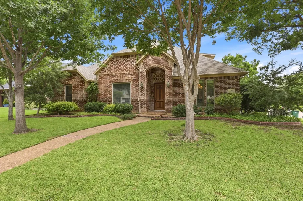 600 Hickory Court Hurst TX 76054